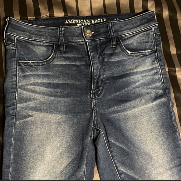 American Eagle Distressed Jeans - Picture 3 of 6